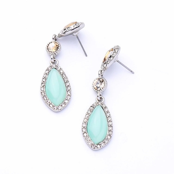 Seabreeze Dangle Earrings - Picture 3 of 7